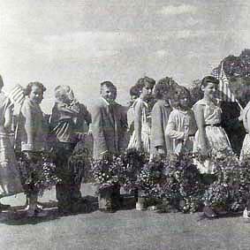 Fillmore's Decoration Day Children with Wreaths